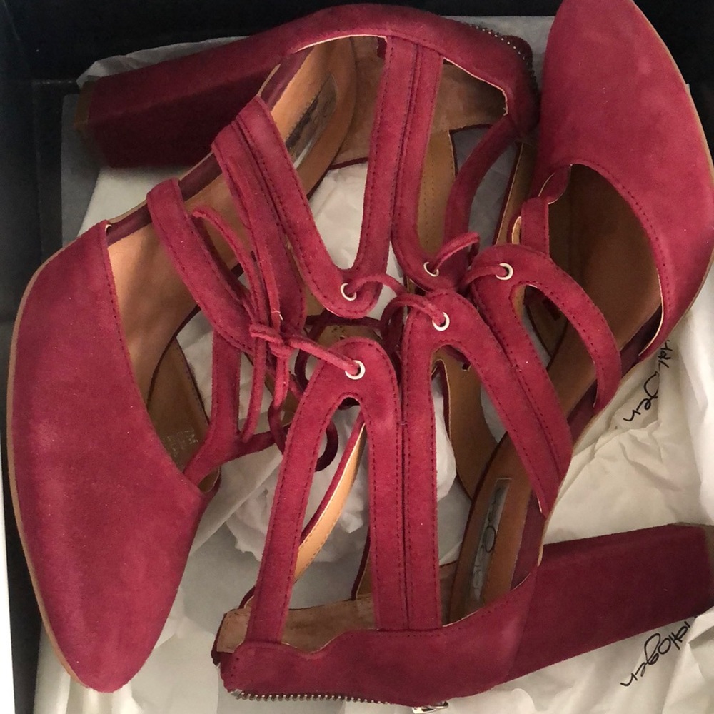 Beautiful Halogen maroon suede lace front zip black 4 inch heels used once .